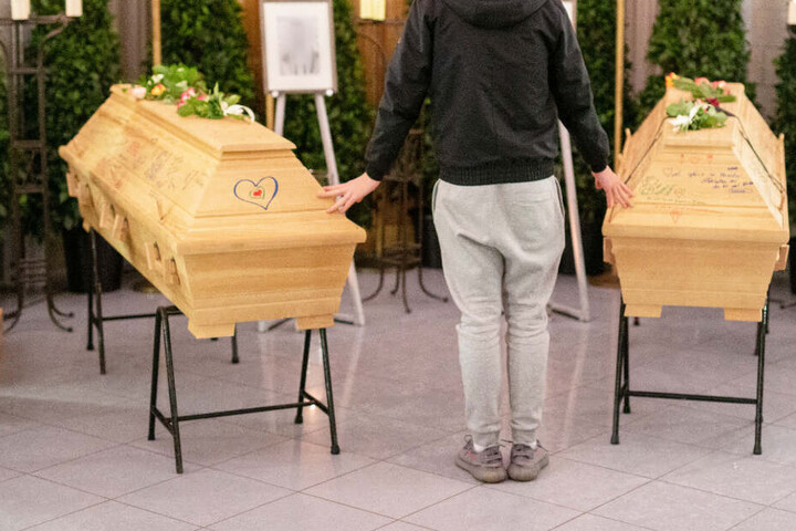 In Heroldsberg nehmen Familie, Freunde und Mitschüler Abschied von den getöteten Jugendlichen.