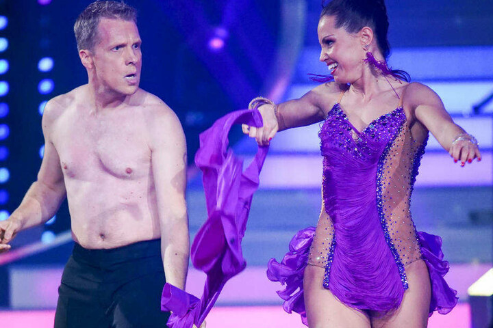 Beim Discofox-Marathon gab Oliver noch einmal alles und riss sich sogar das Hemd vom Leib.