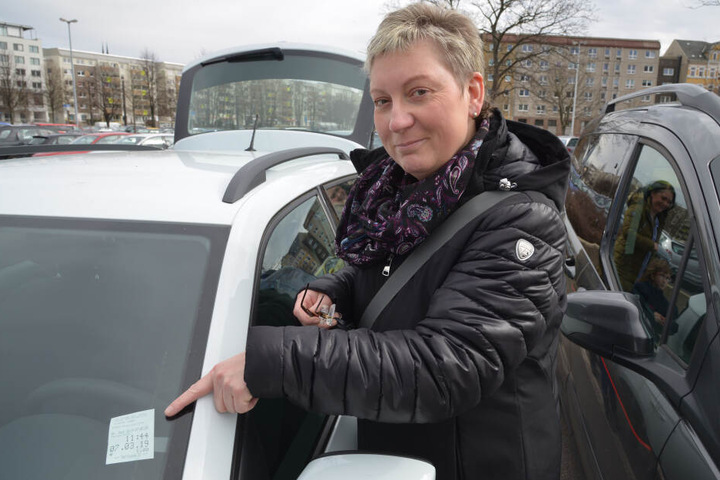 Uta Beyrich (48) hat bezahlt und schimpft: "Das Kleingedruckte versteht keiner."