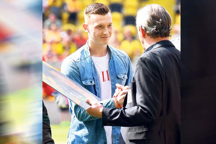 Der Abschied aus Dresden war für Markus Schubert nicht leicht - auch Sportdirektor Ralf Minge zeigte sich enttäuscht.