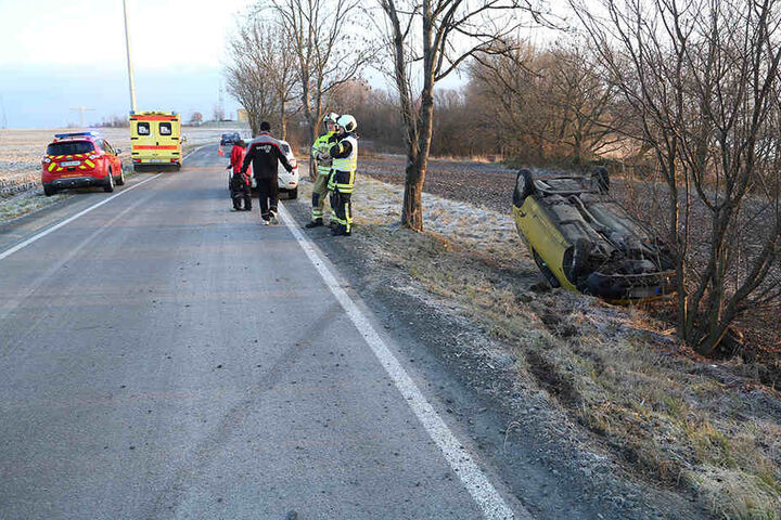 Die Frau wurde mit leichten Verletzungen in ein Krankenhaus gebracht.