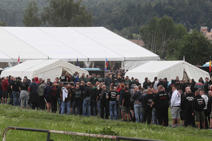Zu dem Konzert kamen am Samstag etwa 6000 Teilnehmer.