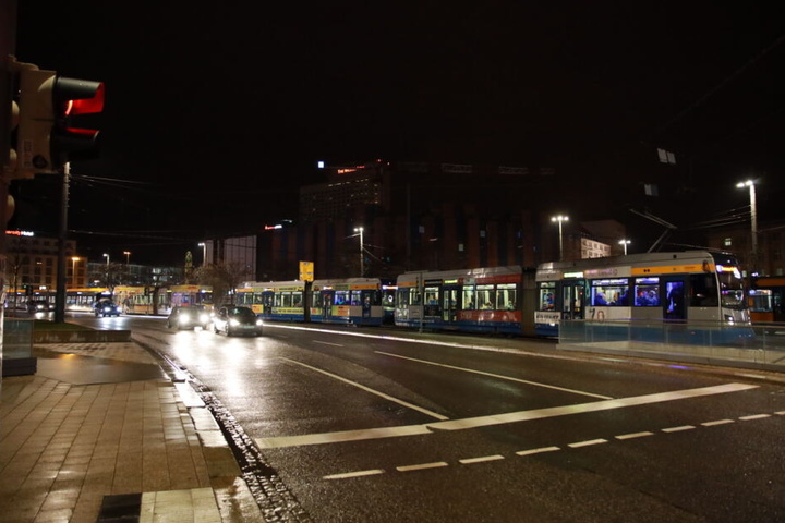 Für etwa eineinhalb Stunden kam es zu Stauungen im Straßenbahnverkehr rund um die Zentralhaltestelle am Hauptbahnhof.