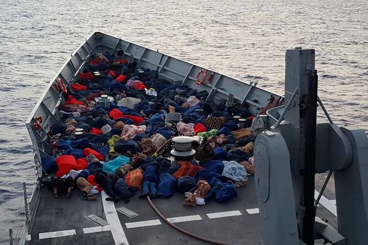 Tausende Menschen geraten bei der Flucht in Seenot und müssen gerettet werden.