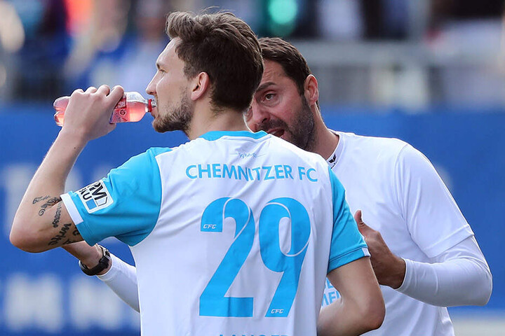 Schon als Co-Trainer fand Sreto Ristic (r.) wie hier bei Matti Langer klare Ansprachen.