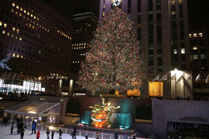 So sieht das mächtige Original vor dem Rockefeller-Center in New York aus.