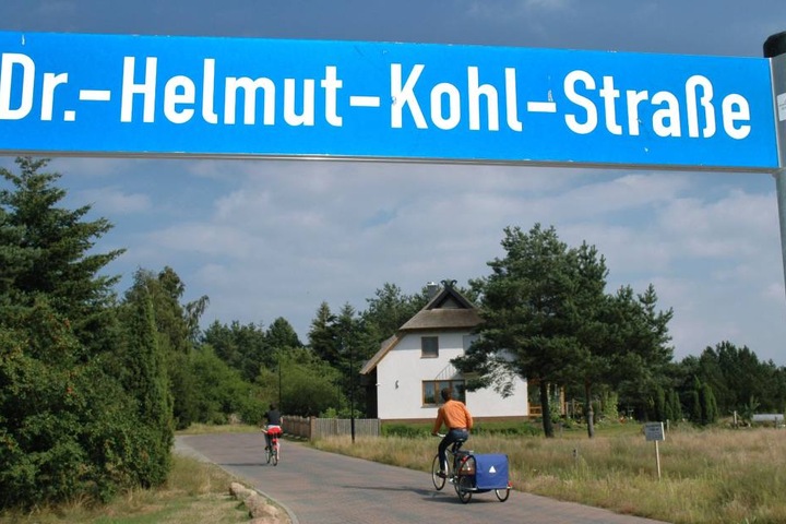 Auch in Leipzig könnte - wie hier in Loddin auf Usedom - bald dieser Straßenname auftauchen.