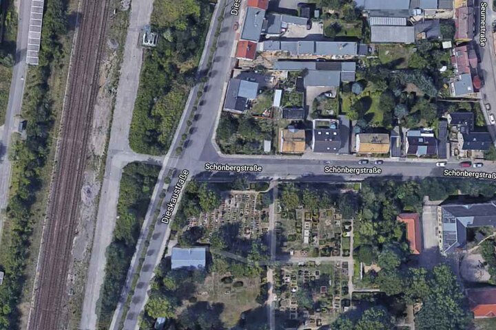 Der Unfall ereignete sich an der Kreuzung Dieskau-/Schönbergstraße im Stadtteil Knauthain-Knautkleeberg.