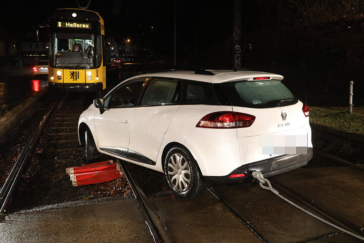 Die Straßenbahn der Linie 8 musste unfreiwillig pausieren.