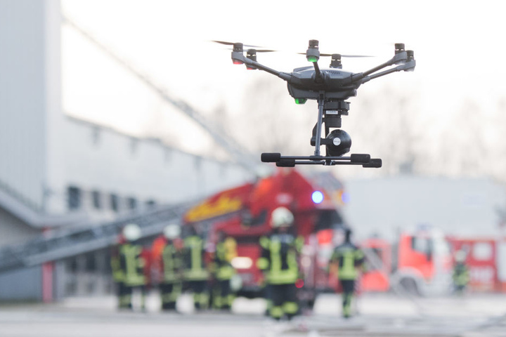 Die Feuerwehr nutzt Drohnen bei Großeinsätzen. Doch die Fluggeräte werden nicht immer sinnvoll eingesetzt.