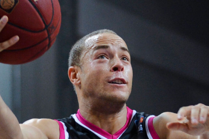 Früher spielte Andrej Mangold als Profi Basketball, aktuell trainiert er für sein Comeback.