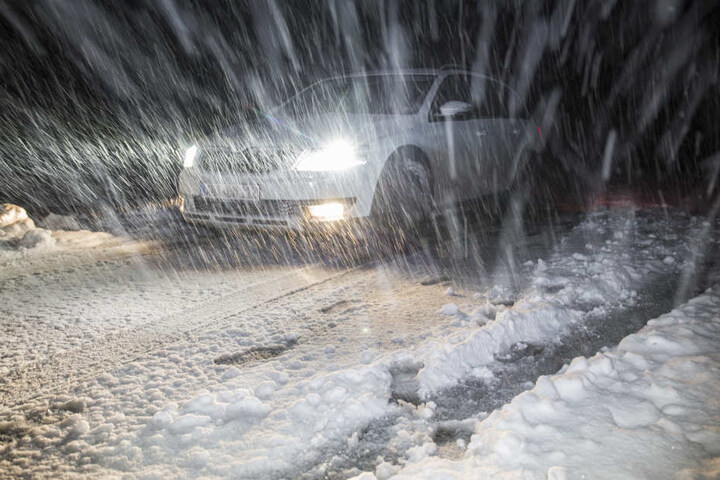 Der Wintereinbruch überraschte auch viele Autofahrer.