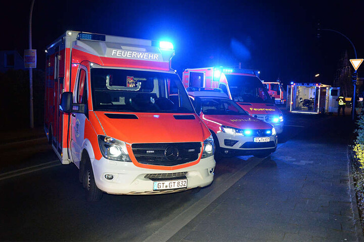 Neben der Feuerwehr rückten auch Rettungswagen aus.