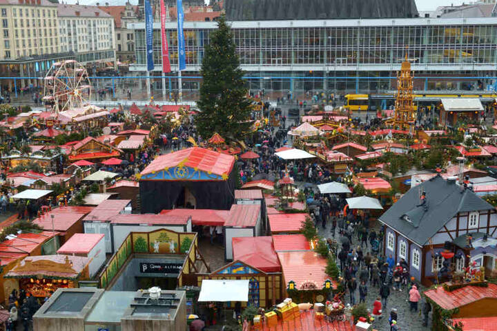 Der Budenzauber auf dem 584. Striezelmarkt lockte auch zahlreiche tschechische, polnische, russische und asiatische Besucher an.