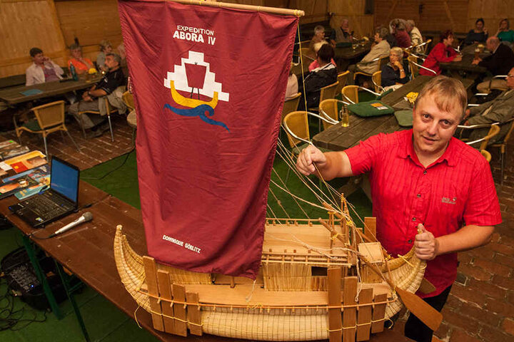 Mit solch einem Steinzeitfloß in groß will Dominique Görlitz 2018 durch das
Schwarze- und das Mittelmeer segeln.