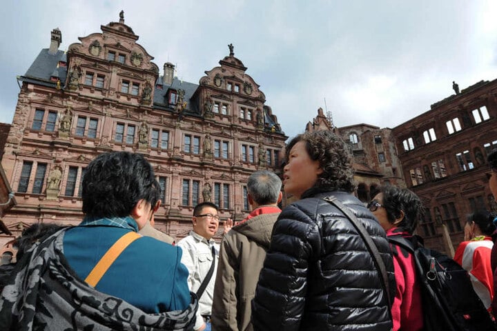 Vor allem bei Touristen aus dem asiatischen Raum ist Heidelberg mit seinem Schloss beliebt.