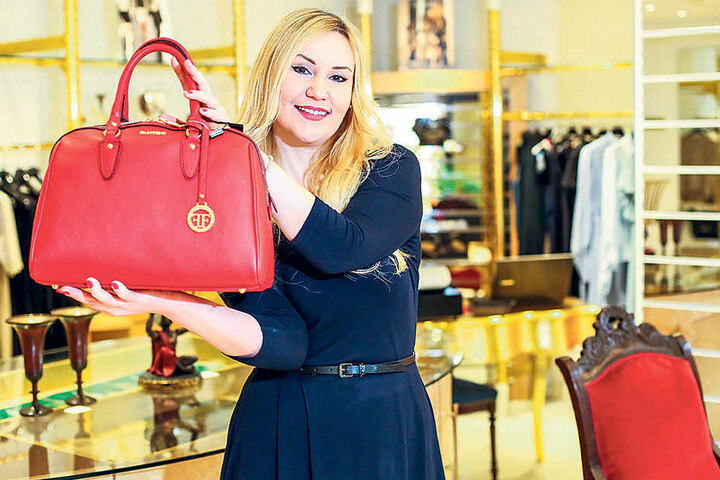 Schick, oder? Chefin Viktoria Prokura liebt nicht nur Handtaschen,
sondern vor allem italienische Mode.