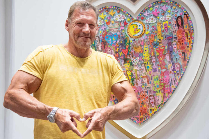 One love: Der Schauspieler steht auf farbenfrohe Kunst.