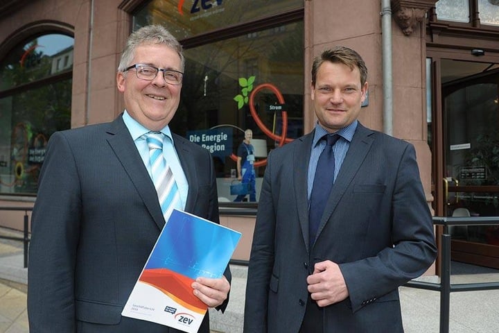 Zufrieden mit der ZEV-Bilanz 2016: Die Geschäftsführer Volker Schneider (58, li.) und André Hentschel (47). Die ZEV machte 10 Millionen Euro Gewinn.
