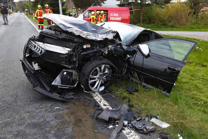 Warum der Audi-Fahrer in den Gegenverkehr geriet, ist bisher unklar.