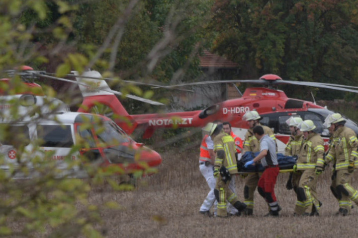 Fünf Rettungshubschrauber waren im Einsatz infolge des Unfalls.