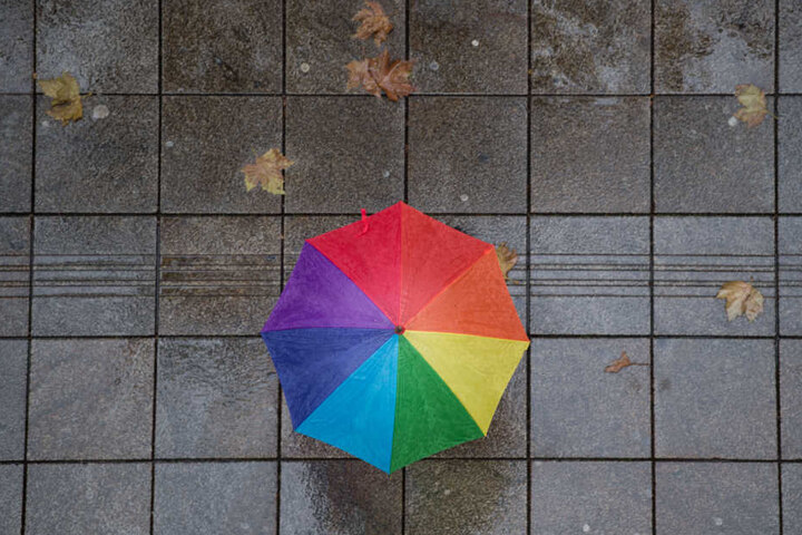 Regenschirm einpacken: Das Wochenende soll regnerisch werden.