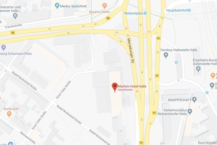 Hinter dem ehemaligen Maritim-Hotel am Riebeckplatz gingen die Syrer aufeinander los.