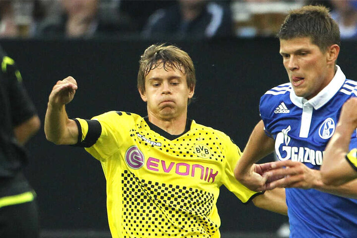 Ein Bild aus vergangenen Tagen. Chris Löwe (BVB, links) im Zweikampf gegen Klaas-Jan Huntelaar.