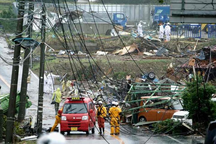 In Japan hat der heftige Taifun "Hagibis" erste Schäden angerichtet. In der Tokioter Nachbarprovinz Chiba wurden einzelne Häuser durch Sturmböen beschädigt.