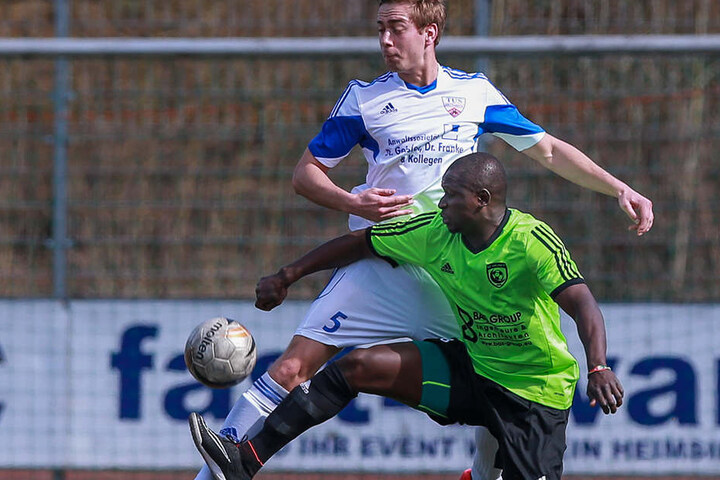 In den letzten Jahren wechselte Momo Diabang immer wieder den Verein. Hier spielte er für den SC Hicret aus Bielefeld.