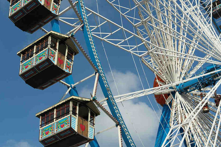Neben einem Riesenrad warten zahlreiche andere Attraktionen beim Herbstlibori in Paderborn. Überzeugt Euch selbst!