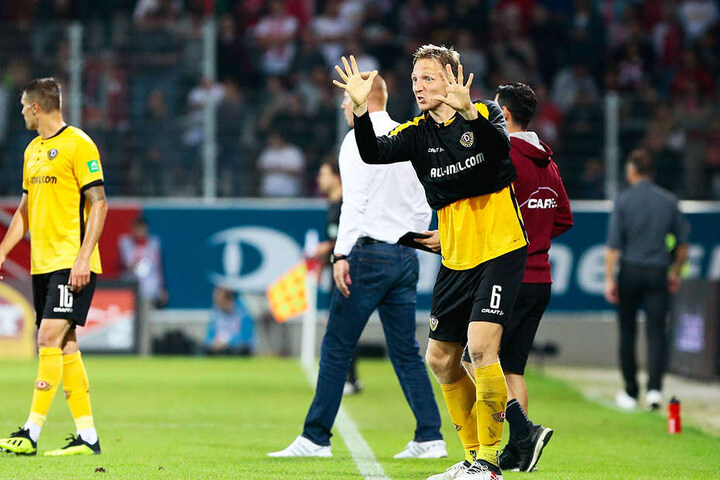 Kapitän Marco Hartmann fieberte die letzten Minuten von draußen mit, musste vorher mit Wadenproblemen runter.