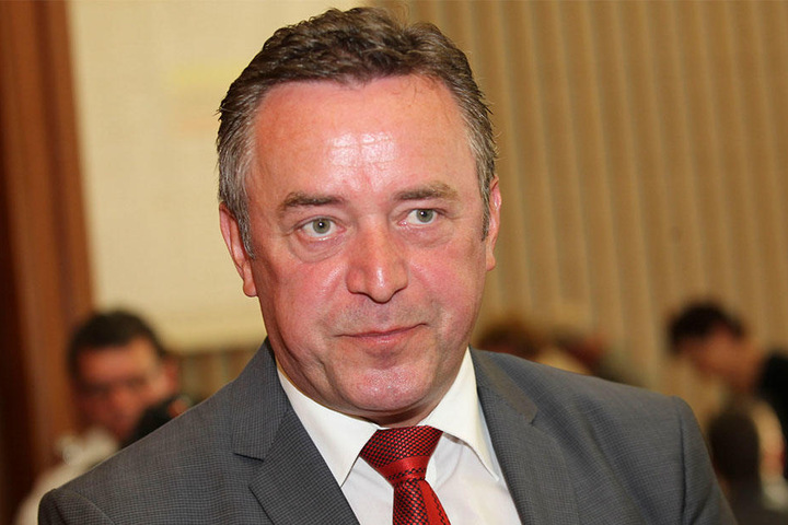 Oberbürgermeister Ralf Oberdorfer diskutiert mit.