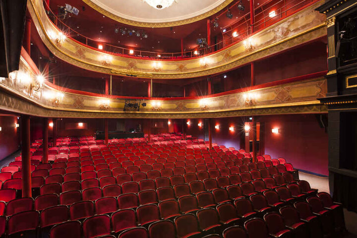 Das St. Pauli Theater liegt direkt an der Hamburger Reeperbahn.