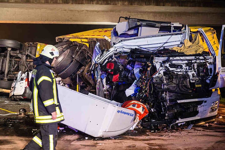 Alle beteiligten Fahrzeuge sind Wracks.