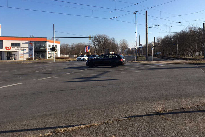 Die Kreuzung Lützner Straße/Kiewer Straße mit Blick in Richtung Baustelle. Hier sollen Auto- und Lkw-Fahrer