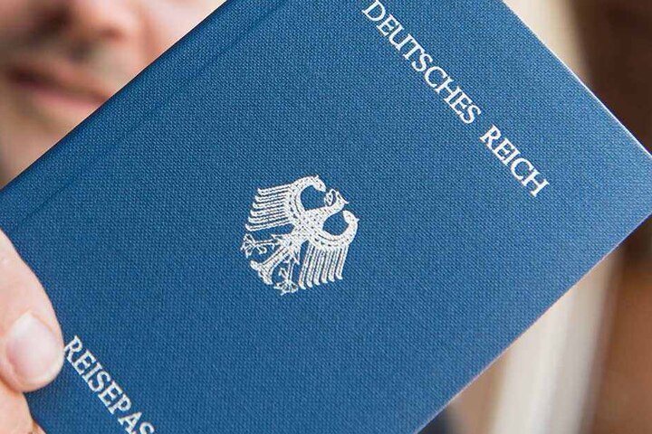 Reichsbürger basteln sich oftmals selbst Ausweise - denn sie erkennen die BRD und ihre Institutionen nicht an.