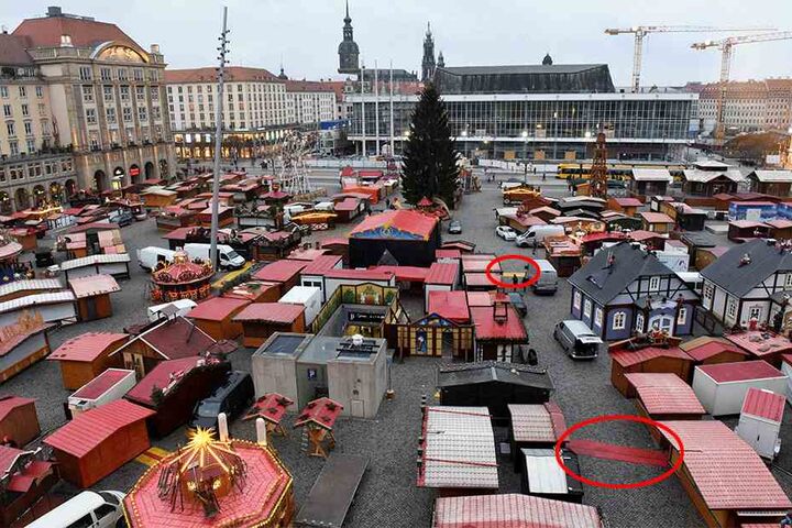 Damit der Striezelmarkt barrierefrei wird, sollen diese Kabelbrücken verschwinden.