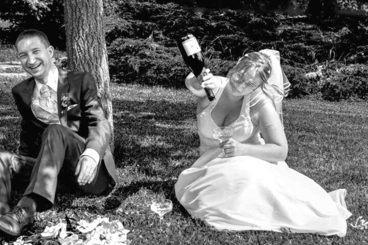 Hochzeit in Syrau: Braut Anja hat noch Durst.