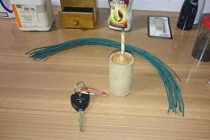 Auch Substanzen zur Herstellung von Pyrotechnik und Sprengmitteln stellte die Polizei sicher.