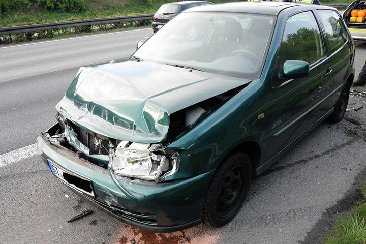 Der Unfallwagen war am Ende nur noch Schrott.