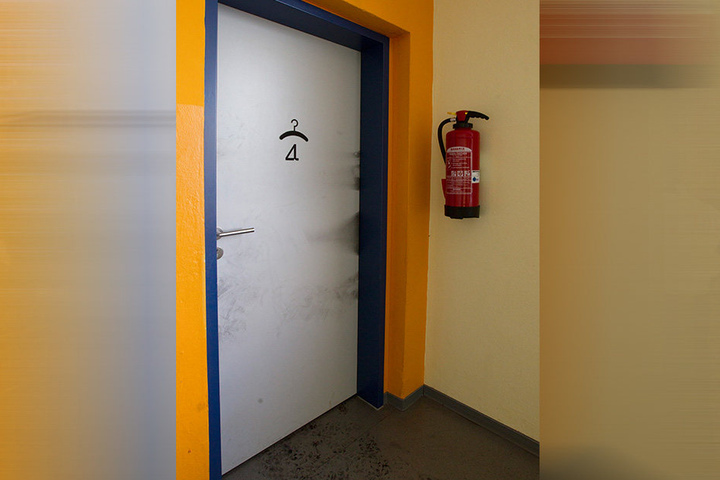 In einem Umkleideraum in der oberen Etage war das Feuer ausgebrochen.