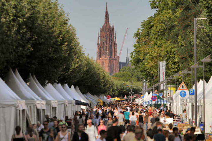 Leckeres Essen und ein Bühnenprogramm erwarten die Besucher.