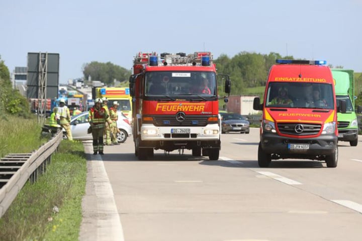 Die rechte Fahrbahn wurde gesperrt.