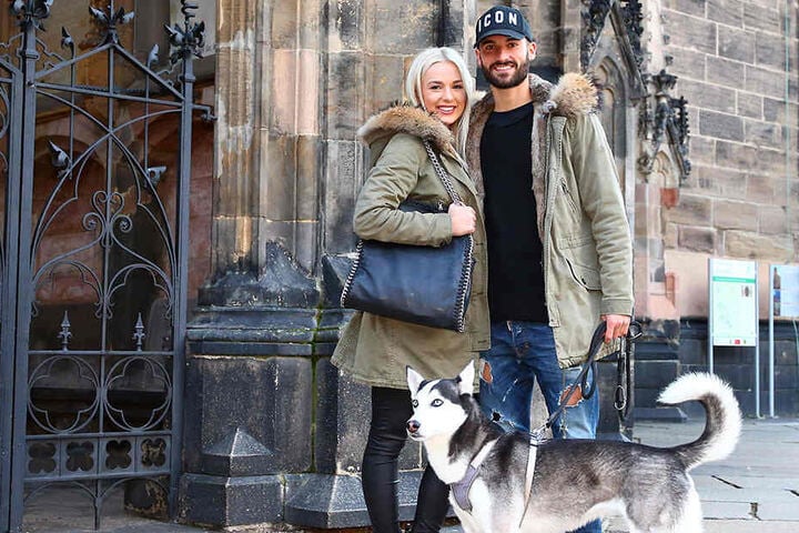Drei Österreicher in Zwickau: Nico Antonitsch, Freundin Lisa Burgstaller und Husky-Wolf-Mischling Mafia fühlen sich hier pudelwohl.