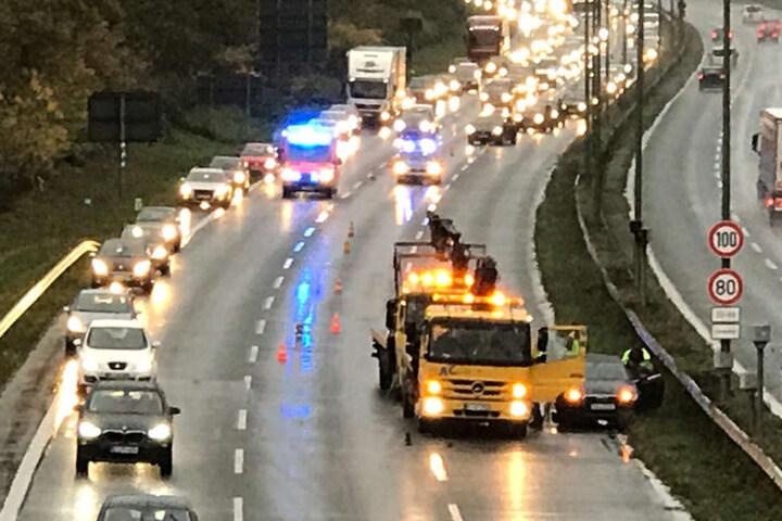 Der Verkehr musste über die rechte Spur geleitet werden.