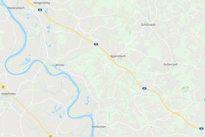 Auf der Autobahn 3 bei Iggensbach in Bayern ist es zu einem schweren Unfall gekommen.