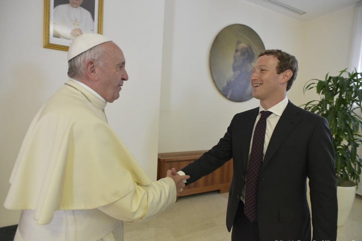 Papst Franziskus empfing Facebook-Chef Mark Zuckerberg am Montag bei einer Privataudienz in Rom.