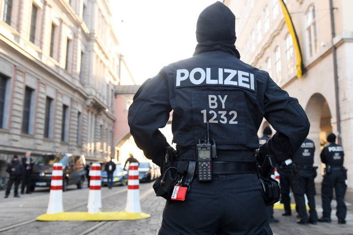 Die Polizei hat rund um den Bayerischen Hof eine Sicherheitszone eingerichtet.