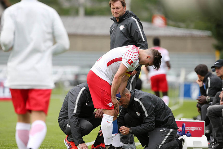 Nach 25 Minuten musste Kapitän Marcel Sabitzer nach einem Foul vom Platz. Er wurde an der Wade behandelt.